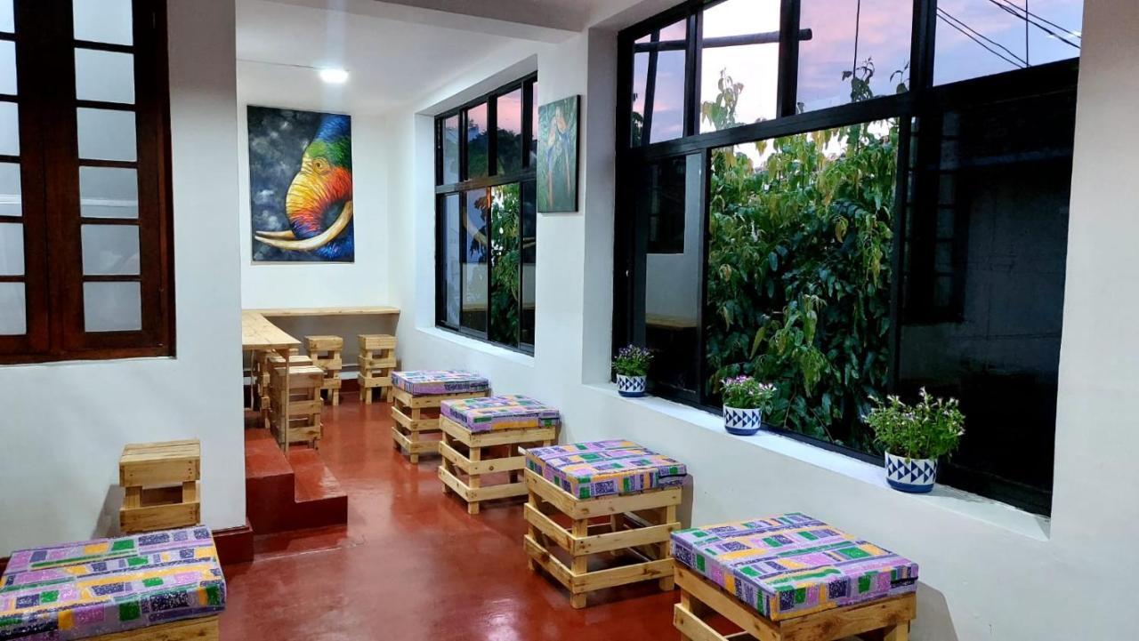 Ceylon Stayz Colombo Buitenkant foto